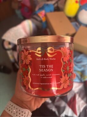 Bath & Body Works 'Tis The Season Candle - Red & Gold